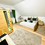 Leskoek Wellness & アパート *